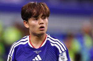日本足协公布久保建英左膝受伤,未透露具体伤情但强调球员暂不离开队伍