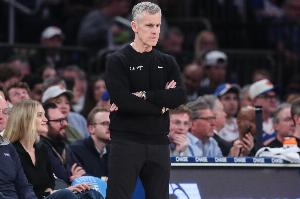 多诺万接受马刺助教职位，NBA执教首战面对马刺