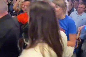 玩嗨了！霉霉赛后和球迷一起狂欢庆祝历史级逆转！