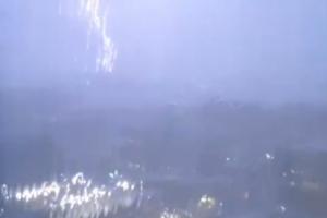 太阳报：英格兰训练场地遭受剧烈雷暴，全队收到室内避难警示