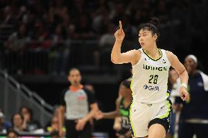 李月汝高效表现，6投4中及三分4中2，贡献10分3板2助，助力球队今日获胜