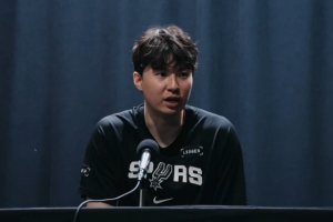 李贤重表示队友乐于传球且信任他的能力