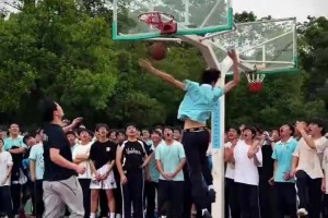 “摸高370CM的高中生！！这TM怎么防？？？”