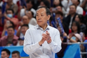 解说:许利民气急之下言及脓包,北京队员无躺平之意,充满羞耻心