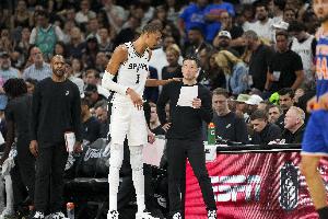 安东尼：马刺西决赢球后为何又退步？他们不该步骑士后尘