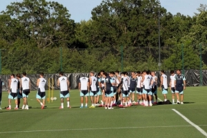 阿根廷记者报道：塔利亚菲科、帕斯未参加训练，冈萨雷斯进行正常训练