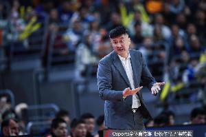 媒体人:尽管杜锋存在不少问题,但他当年率队击败日本可谓游刃有余