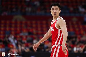 鲁媒称：杨瀚森融入男篮需时间，高诗岩带伤表现优异