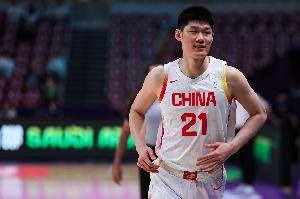 胡金秋上半场高效表现:2投2中揽5分3板1断,正负值+7