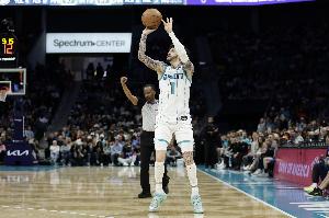 7月6日三球将获提前续约权，最高续约两年1.192亿美元