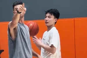 美特训进行时！徐杰与刘金雨模拟实战接球投篮训练：移动接球，快速出手