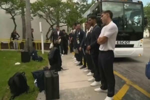 乌拉圭队赛前严格安检，现场配备缉毒防暴犬