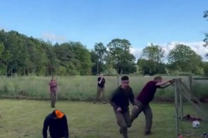 炸鱼！福登踢野球爆杀钓友，被钓友竖中指！