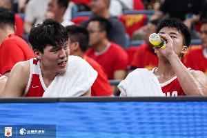 王俊杰与杨瀚森均感不适且焦急，杨瀚森表现未必胜过徐昕