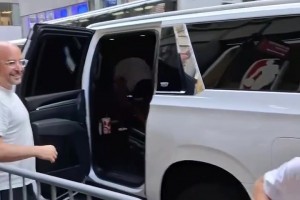 影响一代人！尼克斯小球迷：夺冠要把自由女神像换成布伦森雕像～