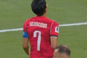 韩国连番进攻，孙兴慜射门被挡，李刚仁远射制造威胁